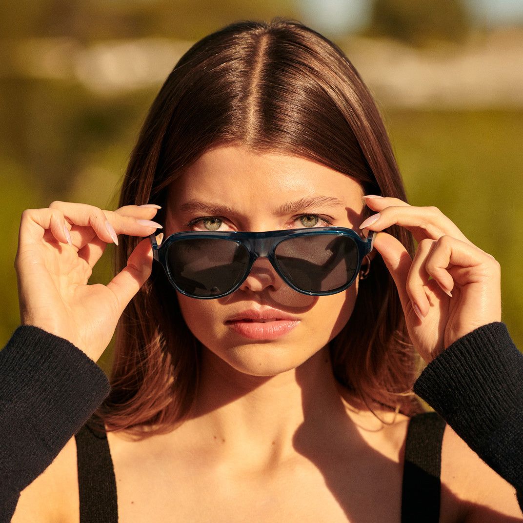 Oliver Peoplesのデザ実家は眼鏡屋購入 | Oliver Peoples® 日本