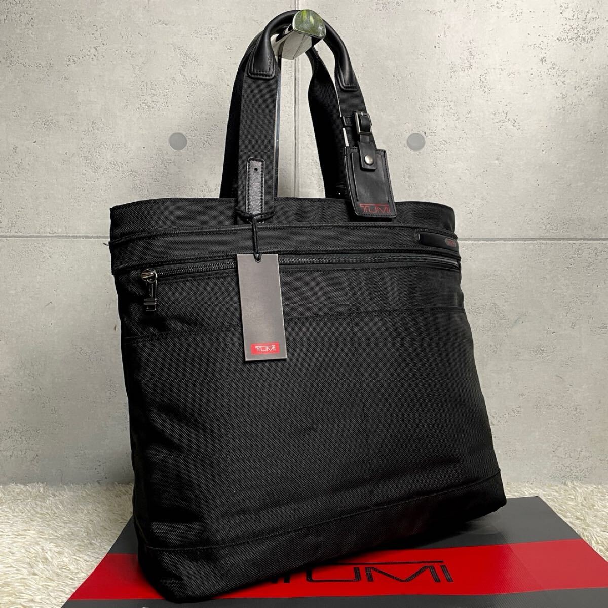 Yahoo!オークション -「tumi コンパニオントート」(トゥミ) (と)の落札