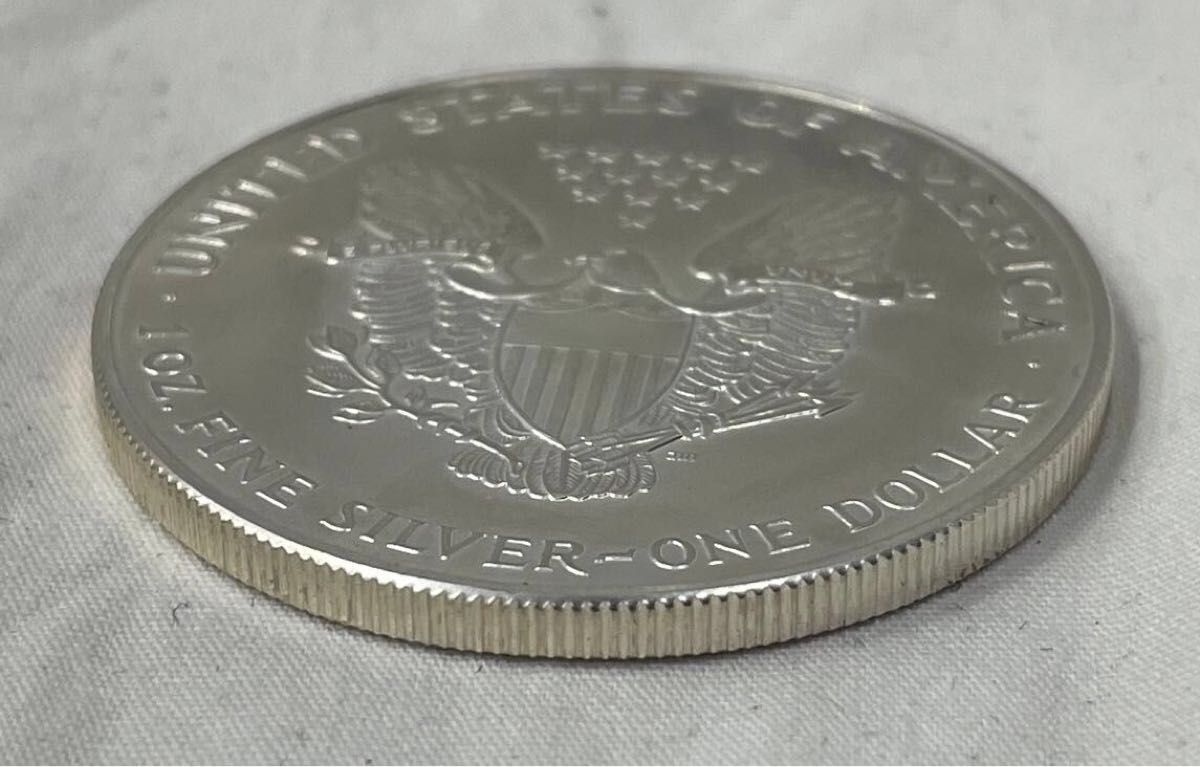 アメリカ ウォーキング リバティ イーグル 1ドル銀貨 1オンス 2001年