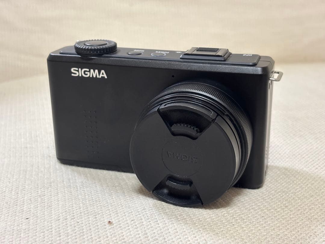SIGMA DP2 Merrill (クローズアップレンズ付き) Sigma DP2 Merrill digital camera with accessories *46 effective MP